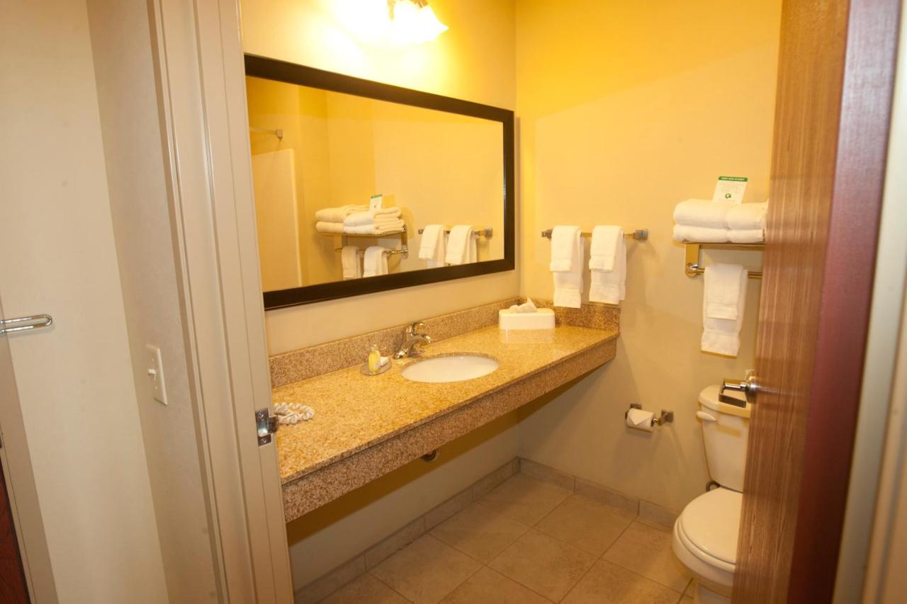 Cobblestone Inn & Suites - Carrington エクステリア 写真