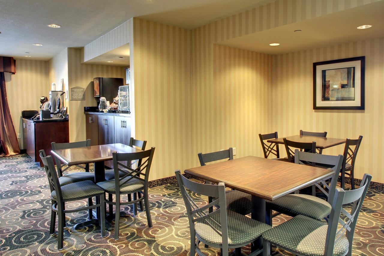 Cobblestone Inn & Suites - Carrington エクステリア 写真