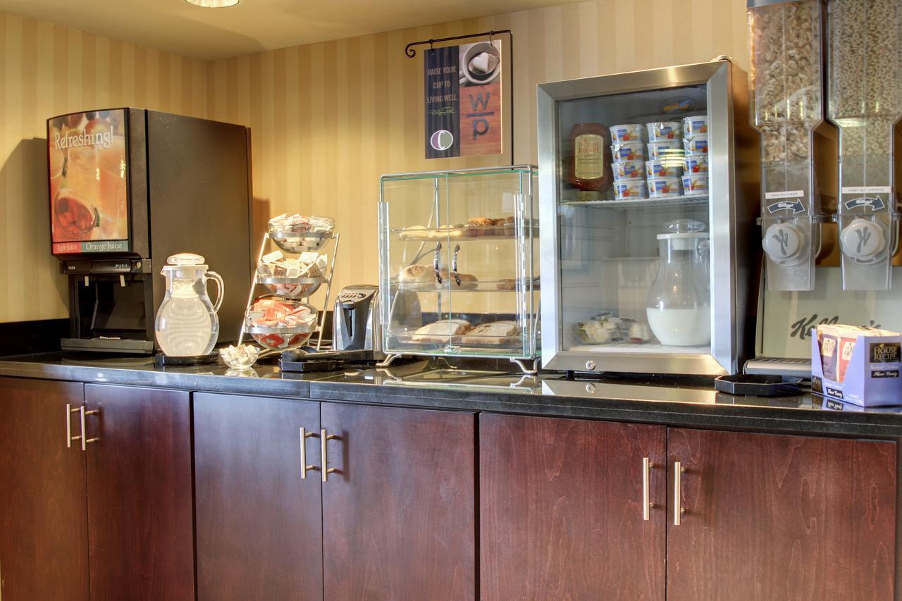 Cobblestone Inn & Suites - Carrington エクステリア 写真